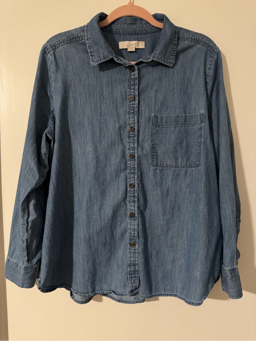 LOFT Blue Cotton Chambray Everyday Pocket Button Down Shirt L - Worn Once EUC